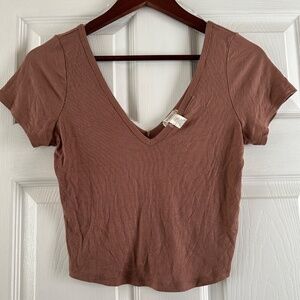 Bozzolo Women's Casual Crop Top Tan Brown Short Sleeve V-Neck Size L NWOT